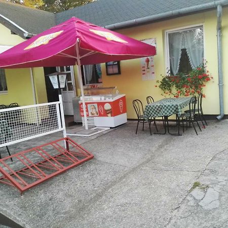 Vadasa Motel Es Etterem Hegyhátszentjakab Exterior photo