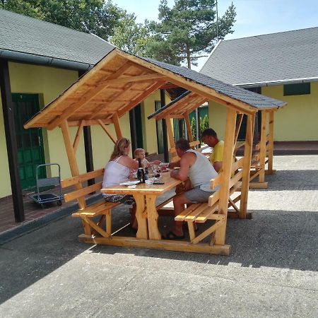 Vadasa Motel Es Etterem Hegyhátszentjakab Exterior photo