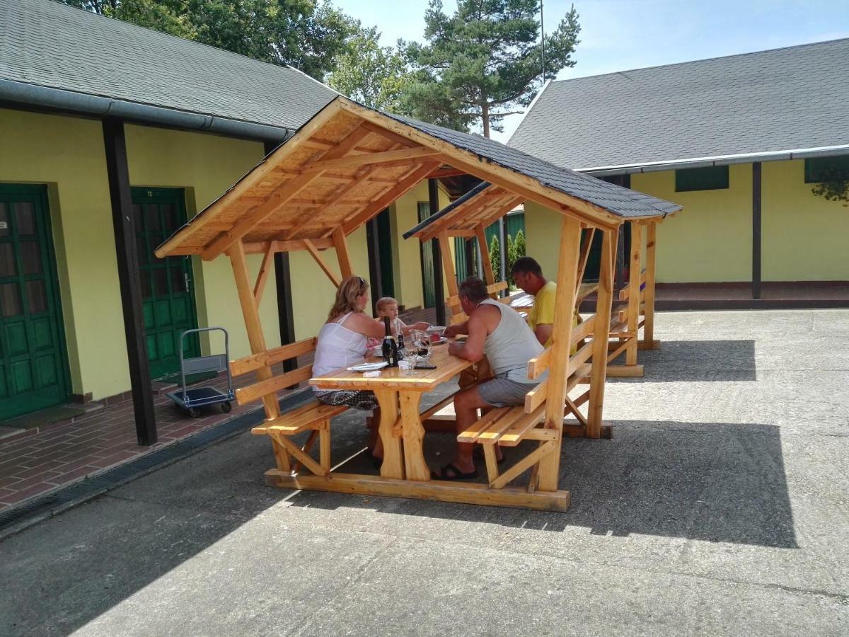 Vadasa Motel Es Etterem Hegyhátszentjakab Exterior photo