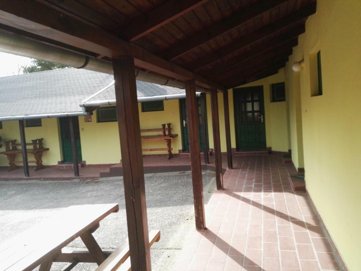 Vadasa Motel Es Etterem Hegyhátszentjakab Exterior photo